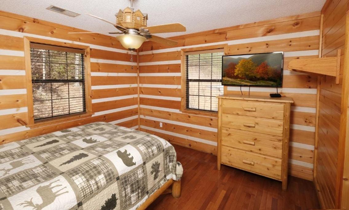 Smoky View With A Twist Villa Pigeon Forge Bagian luar foto