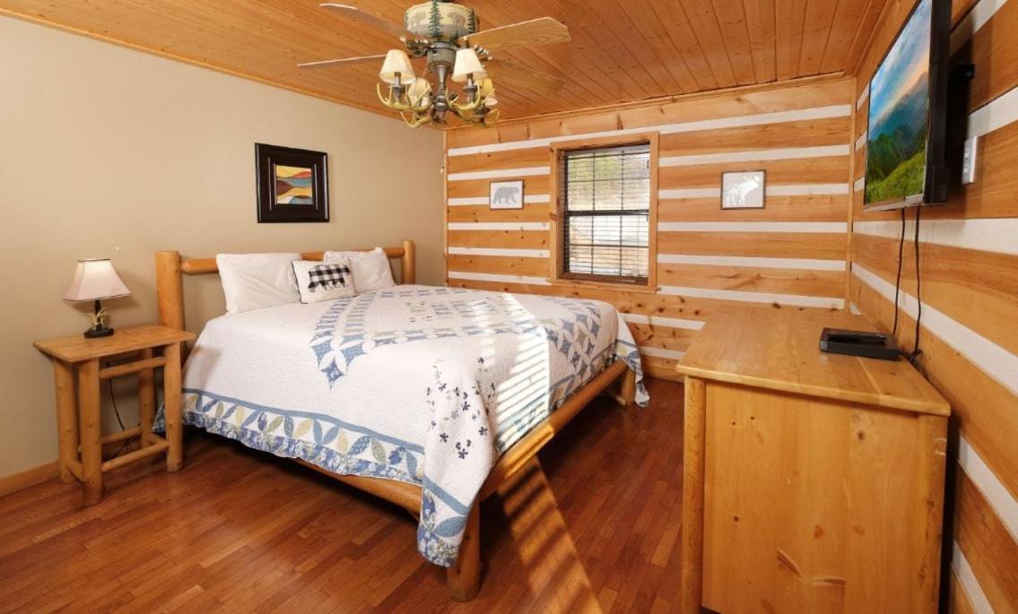 Smoky View With A Twist Villa Pigeon Forge Bagian luar foto