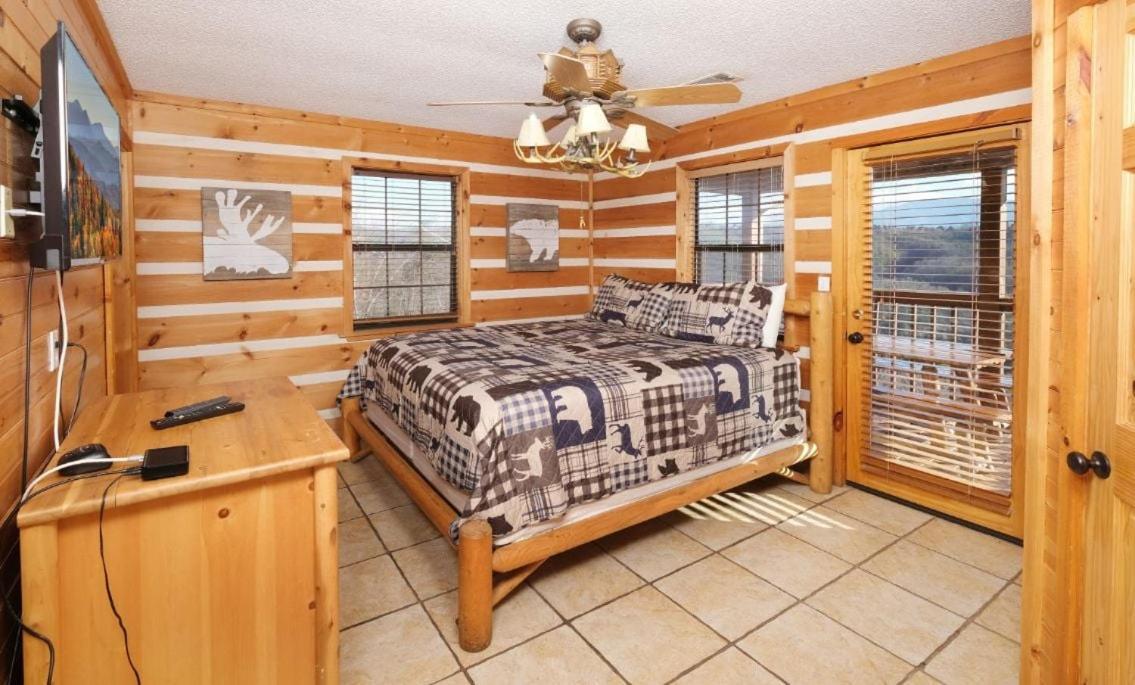 Smoky View With A Twist Villa Pigeon Forge Bagian luar foto