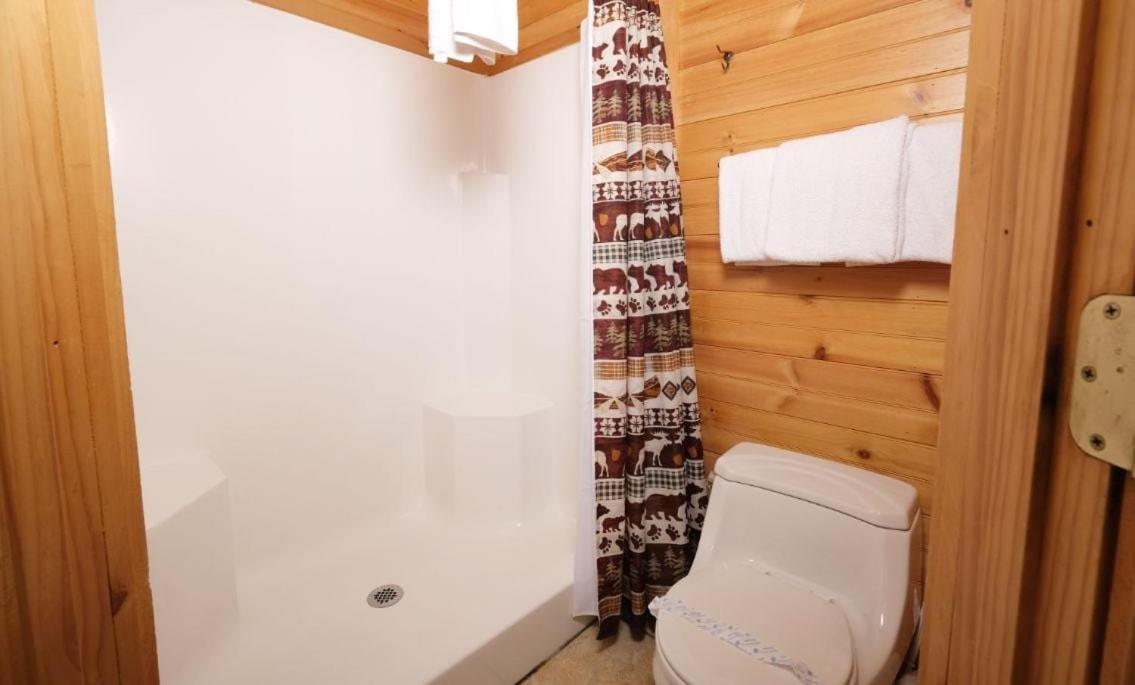 Smoky View With A Twist Villa Pigeon Forge Bagian luar foto