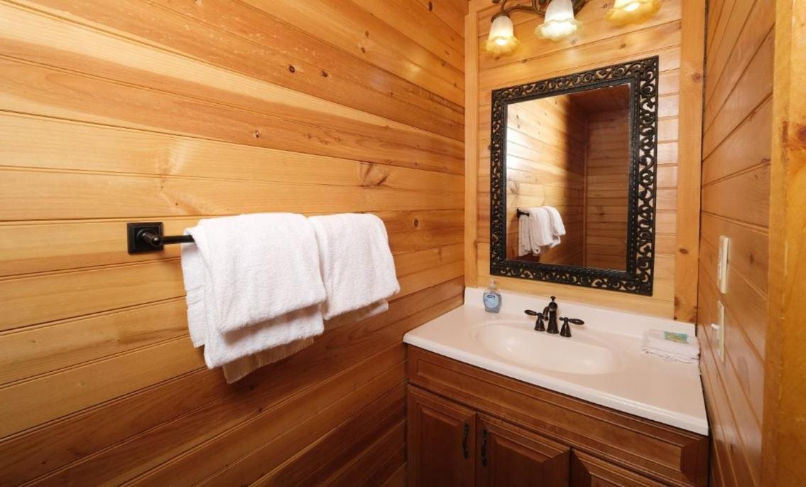 Smoky View With A Twist Villa Pigeon Forge Bagian luar foto