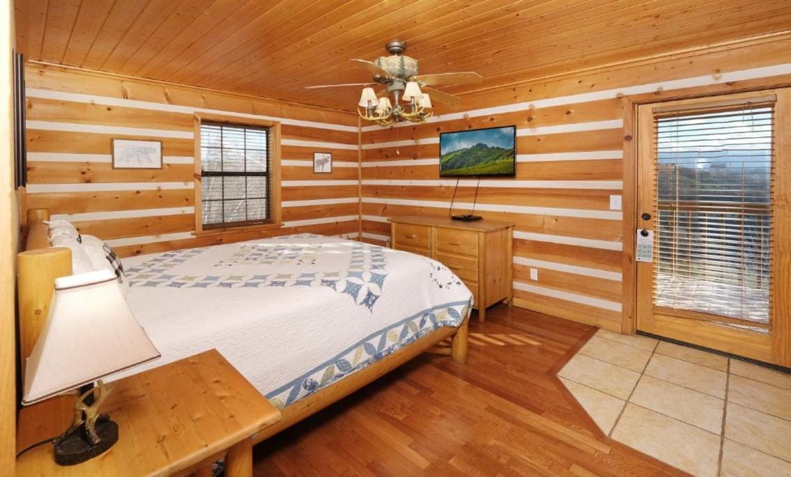 Smoky View With A Twist Villa Pigeon Forge Bagian luar foto