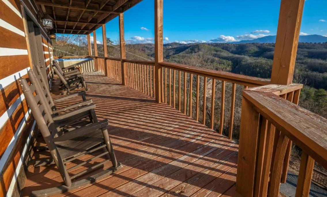 Smoky View With A Twist Villa Pigeon Forge Bagian luar foto