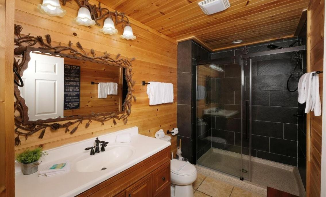 Smoky View With A Twist Villa Pigeon Forge Bagian luar foto