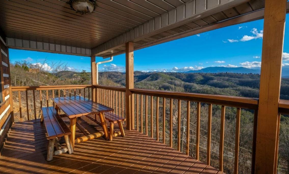 Smoky View With A Twist Villa Pigeon Forge Bagian luar foto